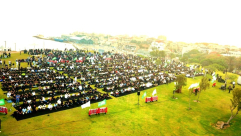  فيديو: تصوير جوي لصلاة عيد الأضحى المبارك في متنزه العجمي بيافا 